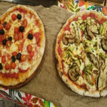 Pizza integral con cubierta de vegetales